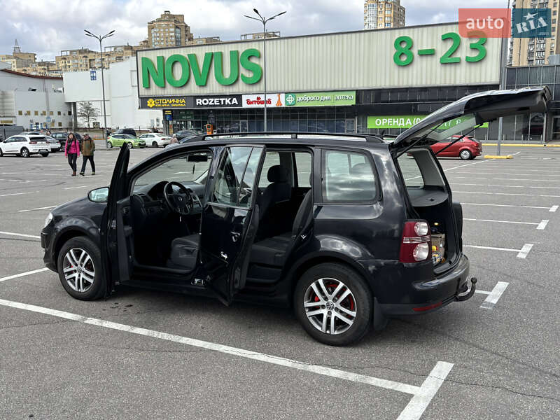 Минивэн Volkswagen Touran 2009 в Киеве