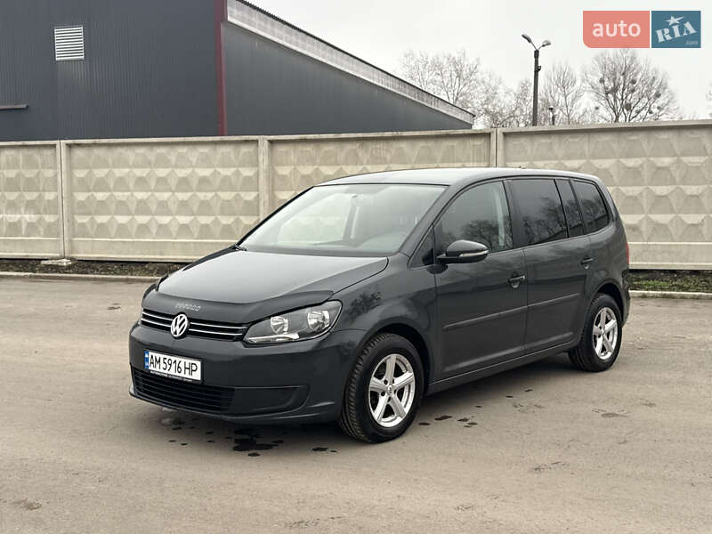 Минивэн Volkswagen Touran 2015 в 