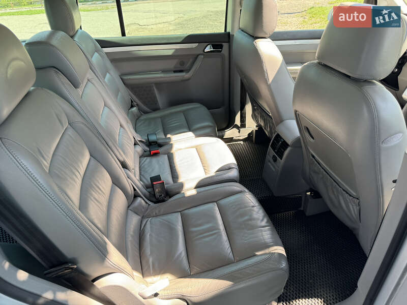 Мінівен Volkswagen Touran 2004 в Бурштині