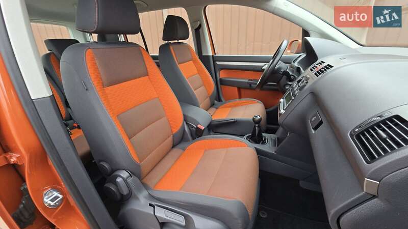 Мінівен Volkswagen Touran 2008 в Полтаві