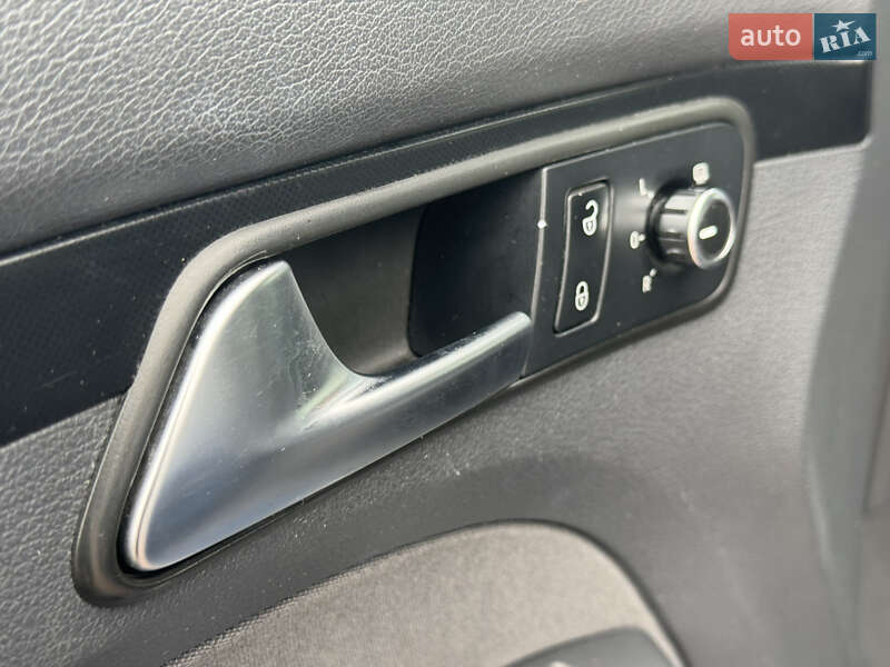 Минивэн Volkswagen Touran 2011 в Ровно