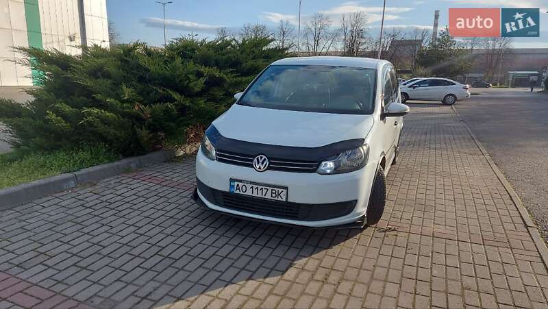 Мінівен Volkswagen Touran 2014 в Ужгороді