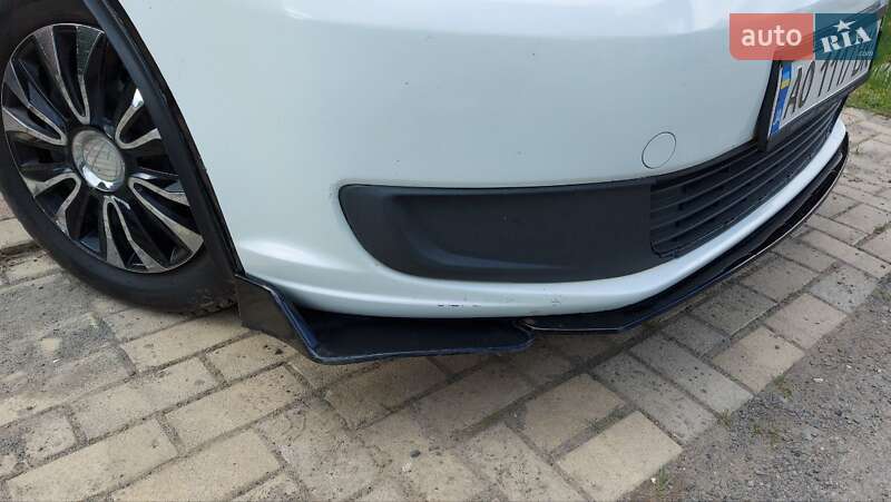 Мінівен Volkswagen Touran 2014 в Ужгороді