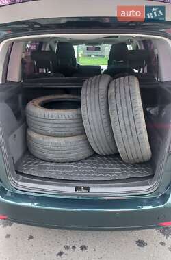 Минивэн Volkswagen Touran 2011 в 