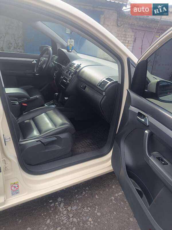 Минивэн Volkswagen Touran 2013 в Кривом Роге