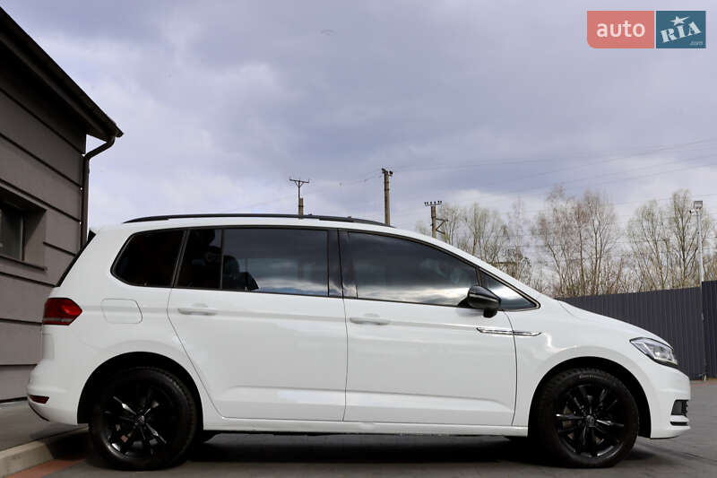 Микровэн Volkswagen Touran 2017 в Дрогобыче