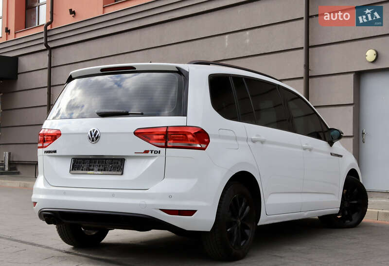 Микровэн Volkswagen Touran 2017 в Дрогобыче