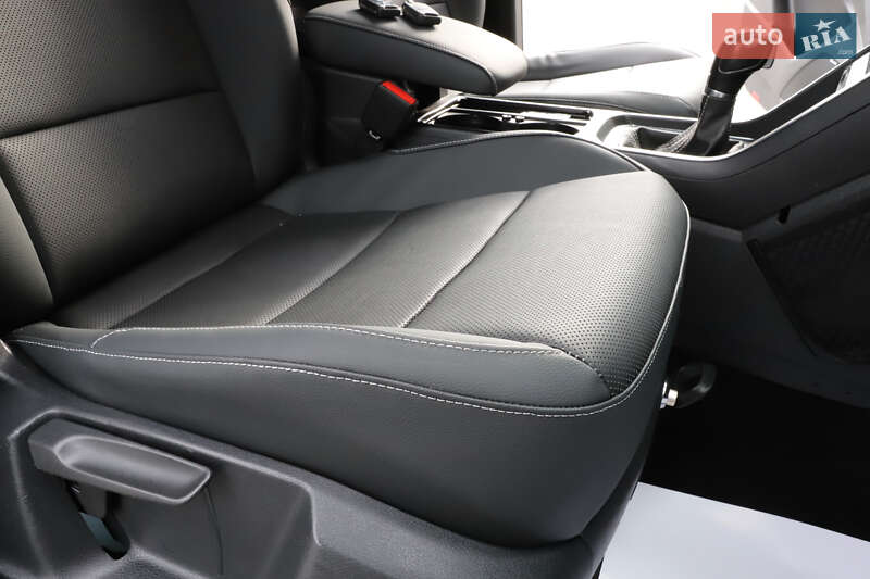 Микровэн Volkswagen Touran 2017 в Дрогобыче