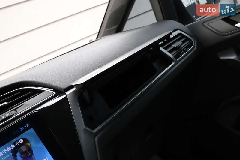 Микровэн Volkswagen Touran 2017 в Дрогобыче