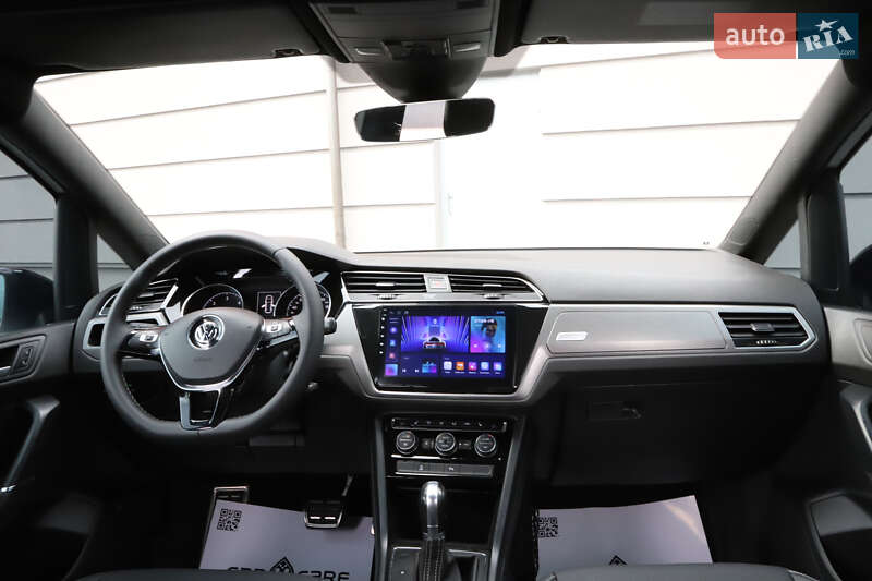 Микровэн Volkswagen Touran 2017 в Дрогобыче