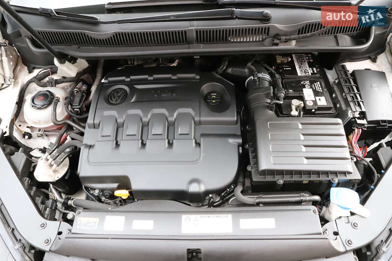 Микровэн Volkswagen Touran 2017 в Дрогобыче