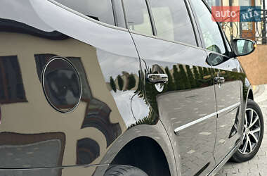 Минивэн Volkswagen Touran 2011 в 