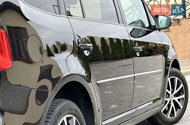 Минивэн Volkswagen Touran 2011 в 