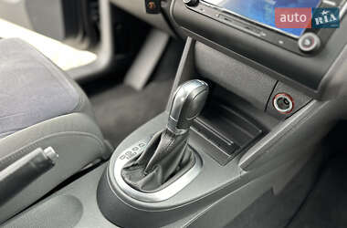 Минивэн Volkswagen Touran 2011 в 