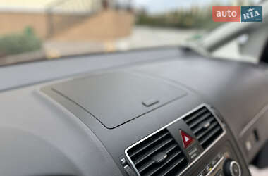 Минивэн Volkswagen Touran 2011 в 