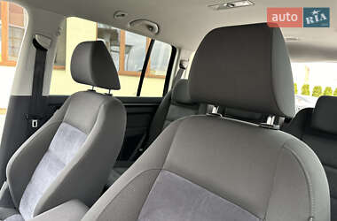 Минивэн Volkswagen Touran 2011 в 
