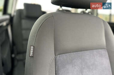 Минивэн Volkswagen Touran 2011 в 
