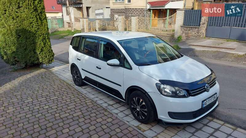 Мінівен Volkswagen Touran 2014 в Ужгороді