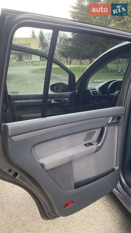 Минивэн Volkswagen Touran 2011 в Христиновке