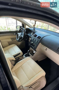 Минивэн Volkswagen Touran 2013 в 