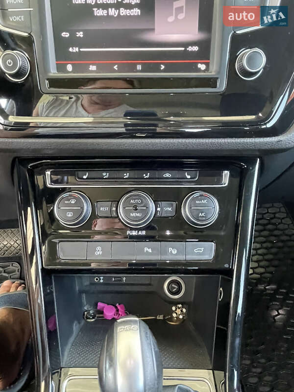 Микровэн Volkswagen Touran 2015 в Виноградове