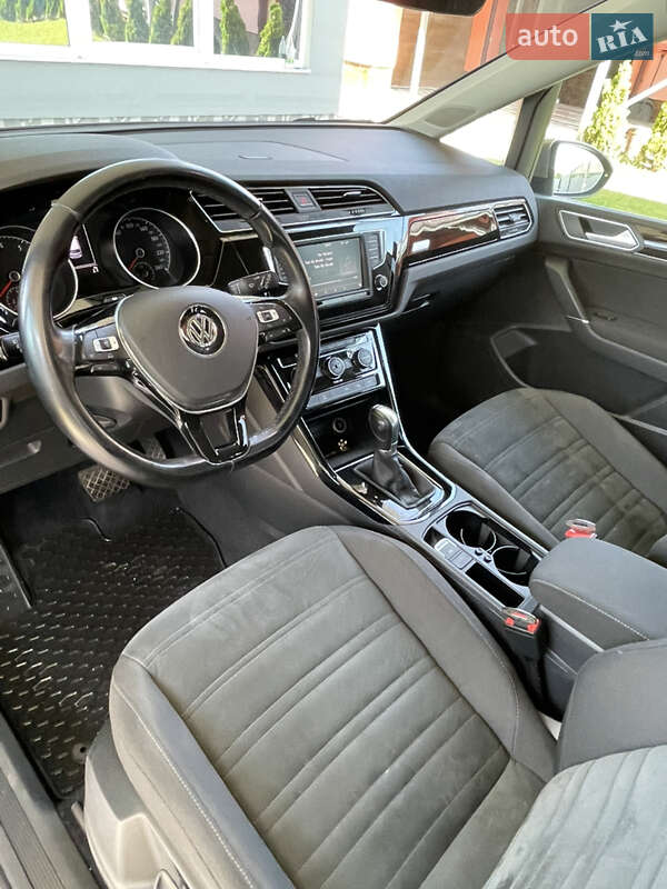 Микровэн Volkswagen Touran 2015 в Виноградове