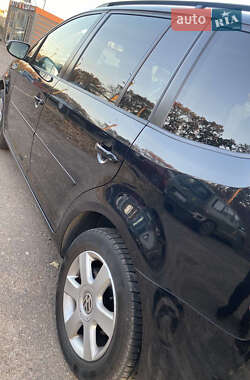 Мінівен Volkswagen Touran 2010 в 