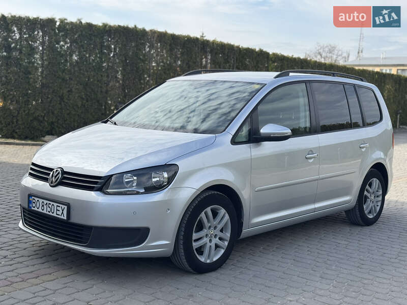 Мінівен Volkswagen Touran 2012 в 
