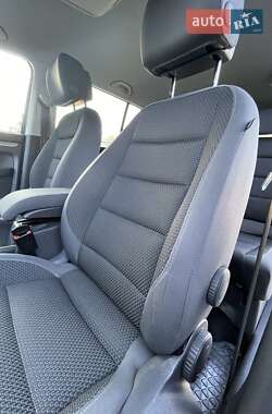 Мінівен Volkswagen Touran 2015 в 