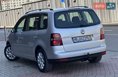 Минивэн Volkswagen Touran 2007 в 