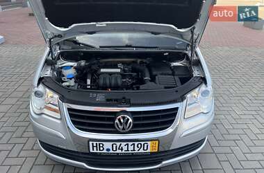 Минивэн Volkswagen Touran 2007 в 