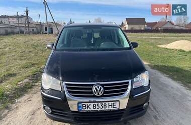 Минивэн Volkswagen Touran 2008 в 