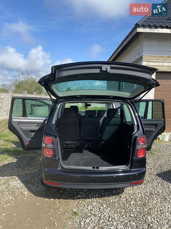 Минивэн Volkswagen Touran 2006 в Иршаве