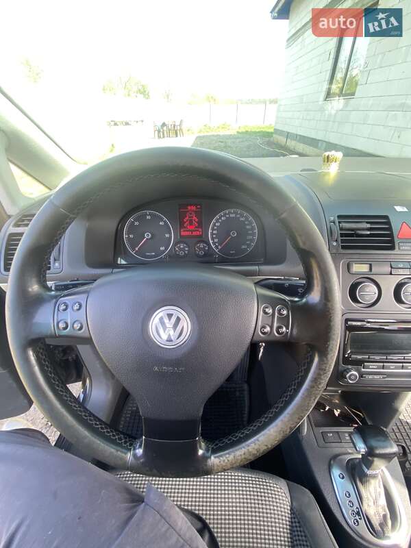 Минивэн Volkswagen Touran 2006 в Иршаве