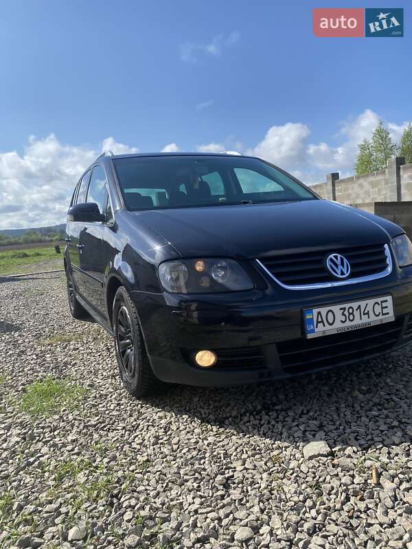 Минивэн Volkswagen Touran 2006 в Иршаве