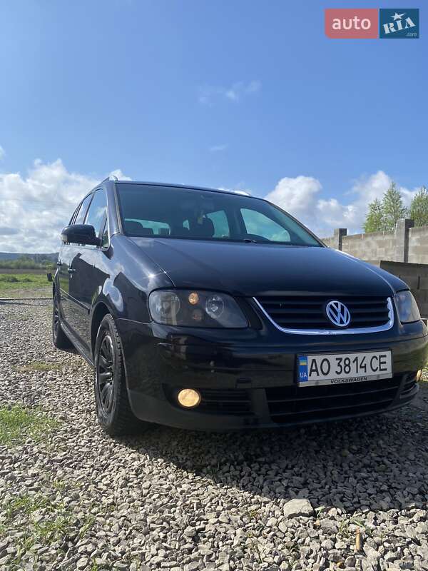 Минивэн Volkswagen Touran 2006 в Иршаве