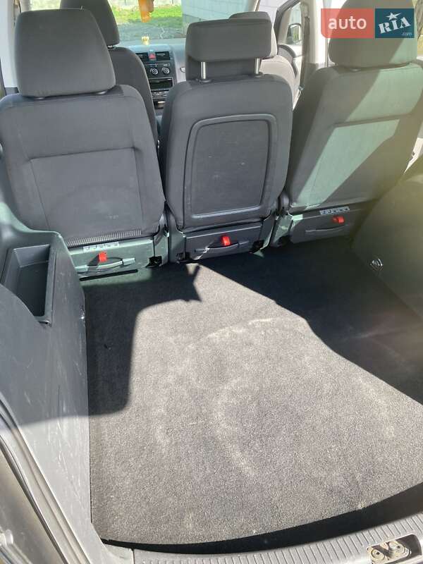 Минивэн Volkswagen Touran 2006 в Иршаве