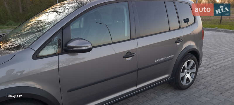 Минивэн Volkswagen Touran 2011 в Хотине