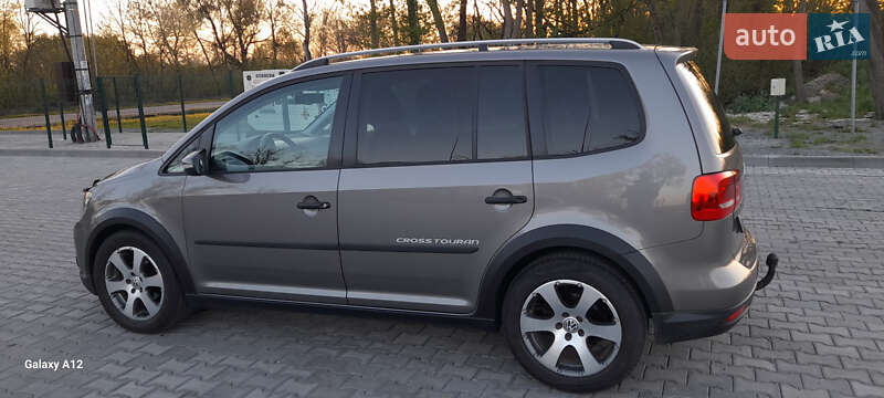 Минивэн Volkswagen Touran 2011 в Хотине