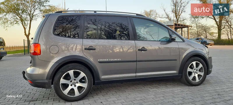 Минивэн Volkswagen Touran 2011 в Хотине
