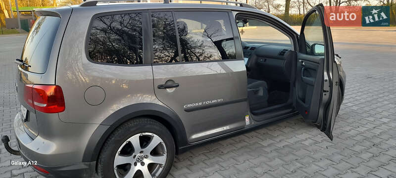 Минивэн Volkswagen Touran 2011 в Хотине