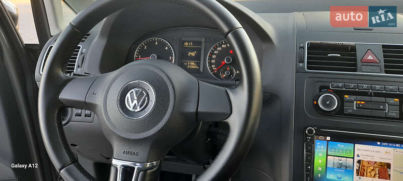 Минивэн Volkswagen Touran 2011 в Хотине