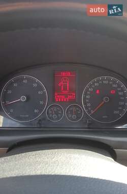 Минивэн Volkswagen Touran 2008 в 