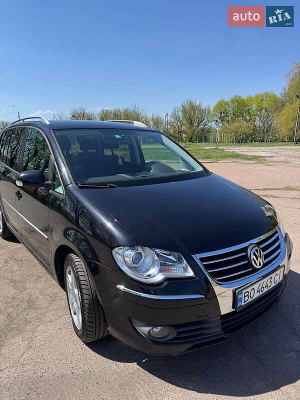 Мінівен Volkswagen Touran 2009 в 