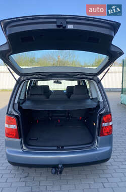 Мінівен Volkswagen Touran 2006 в 