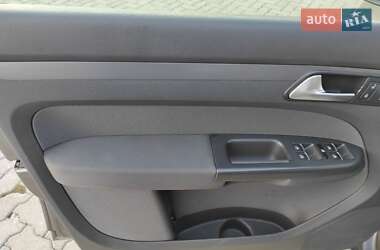 Мінівен Volkswagen Touran 2010 в 
