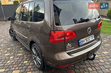 Мінівен Volkswagen Touran 2011 в 