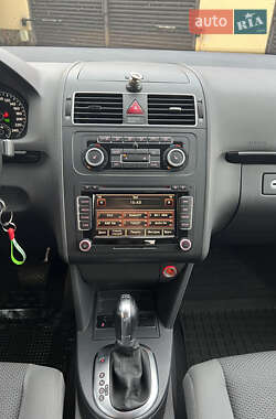 Мінівен Volkswagen Touran 2011 в 