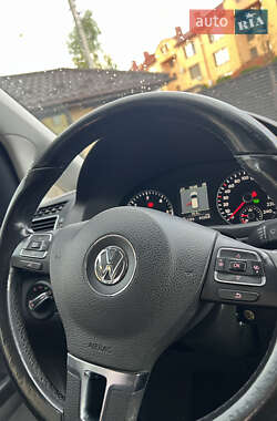 Мінівен Volkswagen Touran 2011 в 