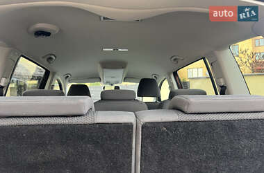 Мінівен Volkswagen Touran 2011 в 